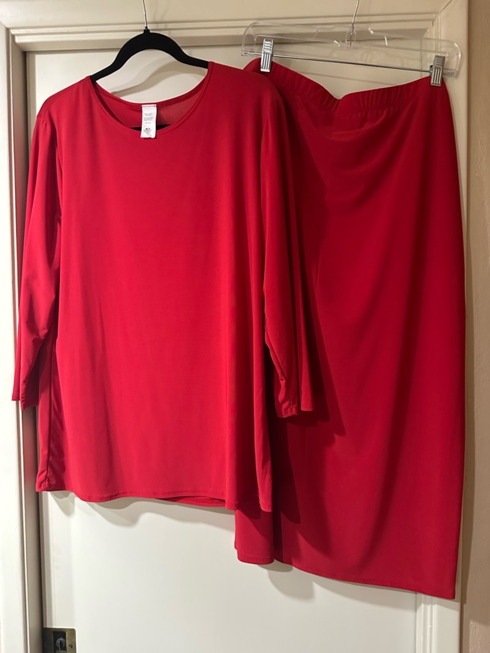 Red Women's Long Sleeve Top 3X With Matching Skirt 1X